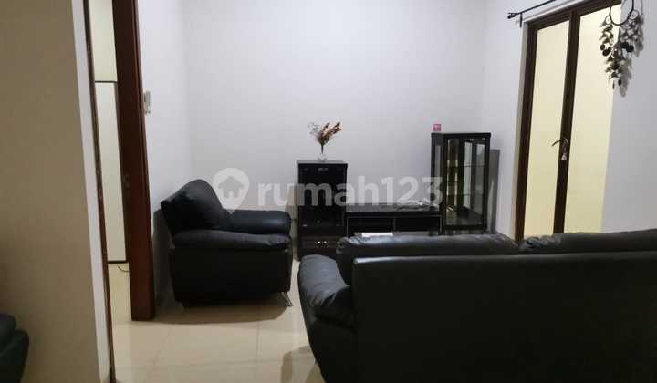 *For Rent Very Cheap Fully Furnished Very Comfortable House @melati Mas Residence*. Land: 120m² (8×15m²) Building: 100m² Bedrooms: 4 (Including AC + Spring Bed + Wardrobe) AC in Living Room Sofa + TV Table Dining Table + 6 Dining Chairs Washing Machine Kitchen Set + Stove *For Rent Very Cheap Fully Furnished Very Comfortable House @melati Mas Residence*. Land: 120m² (8×15m²) Building: 100m² Bedrooms: 4 (Including AC + Spring Bed + Wardrobe) AC in Living Room Sofa + TV Table Dining Table + 6 Dining Chairs Washing Machine Kitchen Set + Stove