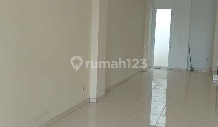 For Rent: 3-Story Shop House in Alam Sutera, Facing Main Road 2