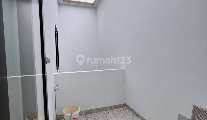 Rumah Modern Minimalist Furnished di Kencana Loka Bsd, Tangerang 2