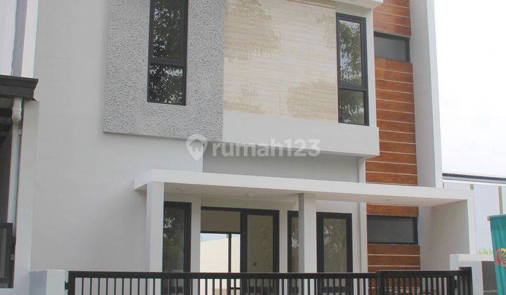 Rumah 2 Lantai Siap Huni di Malang, FREE PPN 100% Dekat Bandara  1