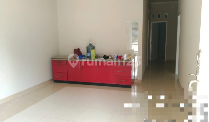 At a 4-bedroom rental house, across from The Park Sawangan Mall.