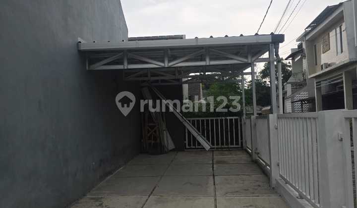 At a Newly Renovated Nice House Rental, Hook Position