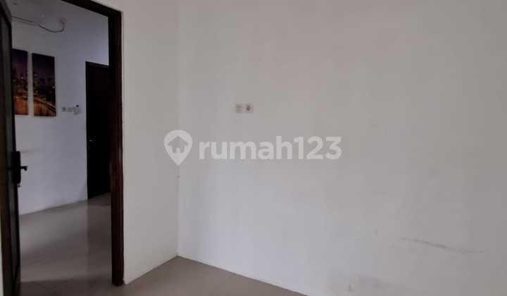 At the Rental House with 3 bedrooms, New Royal cluster.