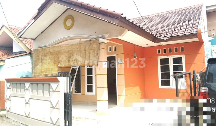 At a 4-bedroom rental house, across from The Park Sawangan Mall.