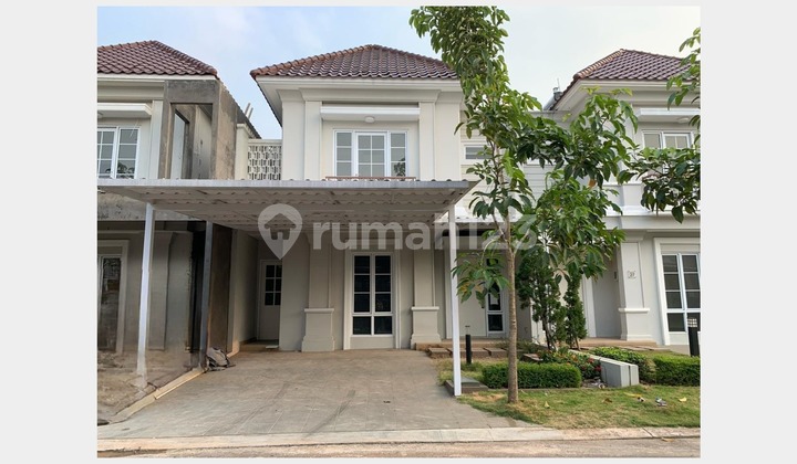 House for Sale in Gading Serpong, Strategic Location.