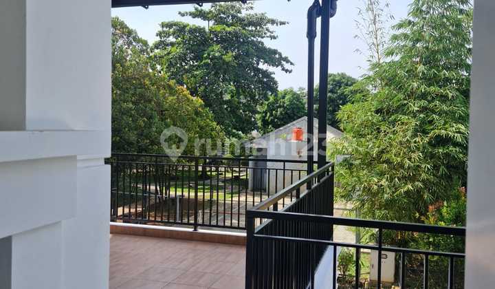 Dijual Rumah di Kota Wisata. Bagus Siap Huni Depan Taman 2