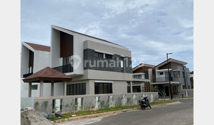 Rumah Hoek di Jual siap Huni di Podomoro Golf View