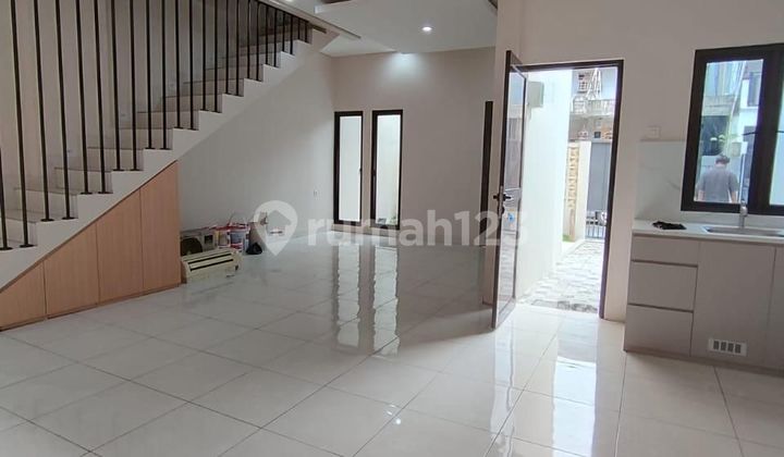Rumah 2 Lantai Like New Di Kayu Putih Jakarta  2