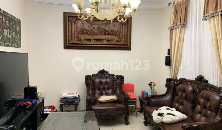 Rumah 2 Lantai Hook Kuldesak Kota Wisata 2