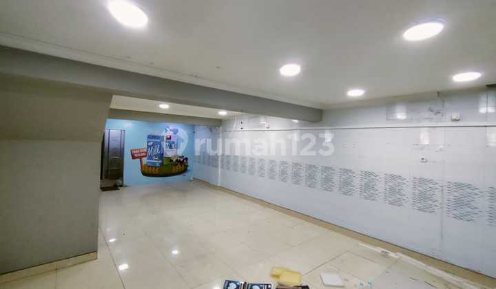 For Rent 3-Story Shop House on Jl Kartini, Semarang 2