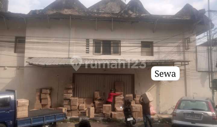 FOR RENT: SHOPHOUSE IN THE CHINATOWN AREA OF SEMARANG CITY CENTER