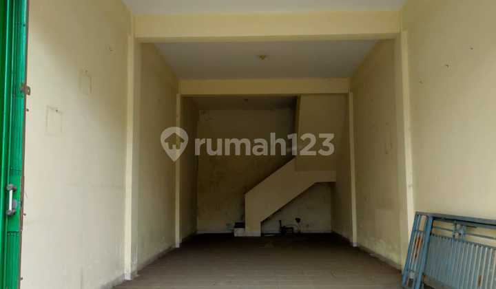 FOR SALE: READY-TO-USE STRATEGIC SHOPHOUSE ON JL RY UTAMA SALATIGA 2