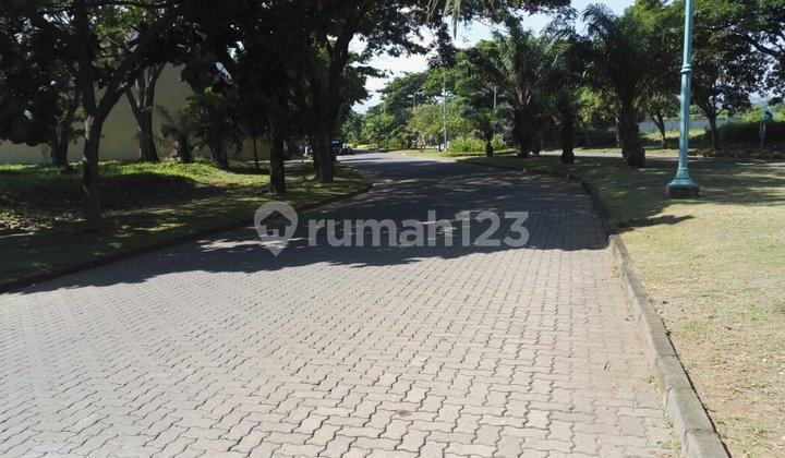 Selling Large House at Boulevard Graha Padma 2