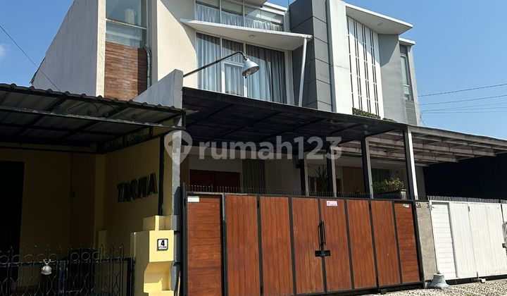 FOR SALE: READY-TO-OCCUPY HOUSE WITH SWIMMING POOL FACILITY IN KRAPYAK, SEMARANG. 1