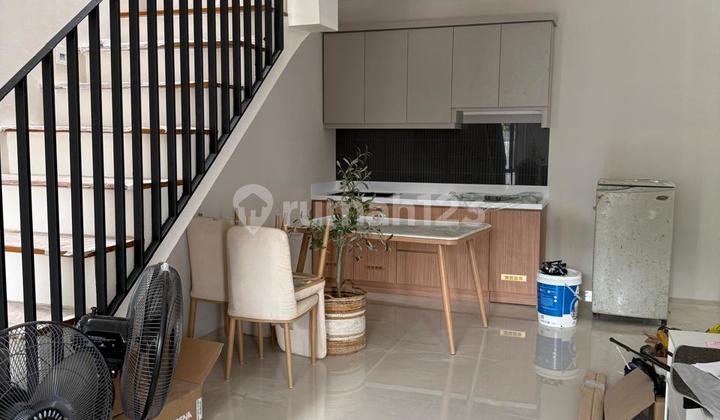 For Sale Semi-Modern Residence Nusa Loka Section 14.6, BSD City