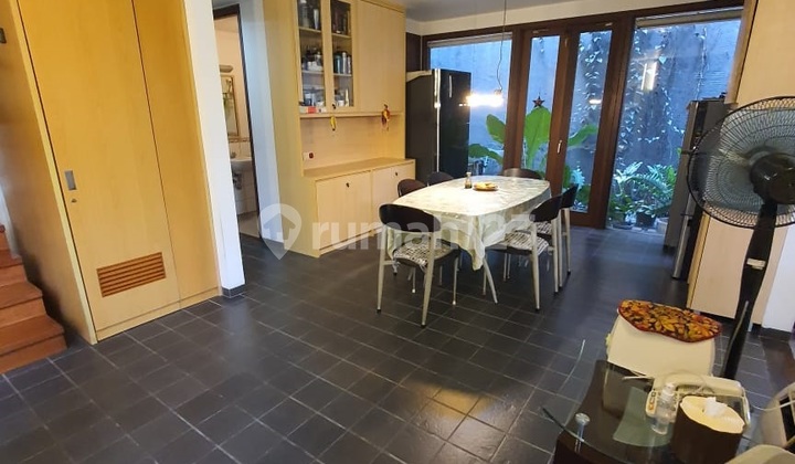 Dijual Hunian Bergayapis Klasik, Jakarta Selatan