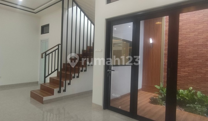 Dijual Rumah Baru Kencana Loka BSD City