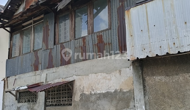 Rumah tua hitung tanah di Gunung Sahari Luas 235 m², Jalan depan 2 mobil