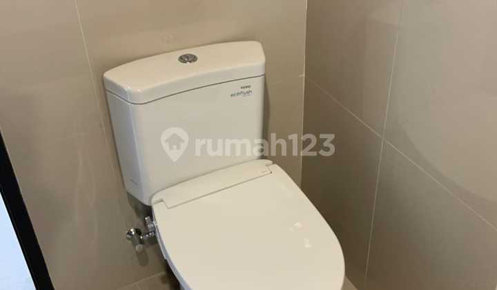 Apartment Sudirman Hill Residence 2 BR Semi Furnished 2