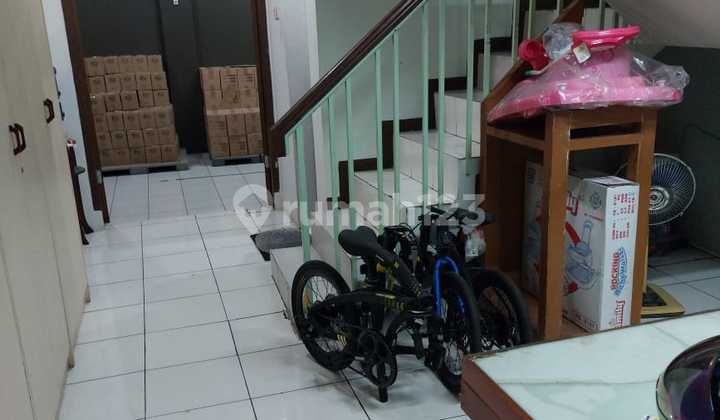 Nice 3-Story Shophouse on Jl Kopi Roa Malaka, West Jakarta. Strategic Location. 2