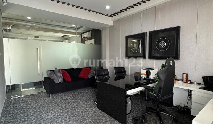 Dijual Gedung Kantor 3 Lantai di BSD. Semi Furnish, Siap Pakai