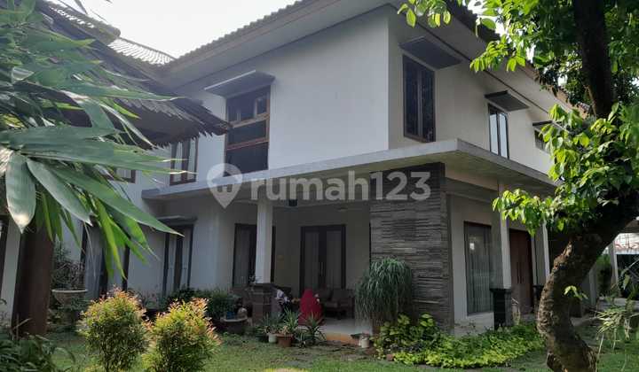 Rumah di Cilandak dengan Taman Luas 2