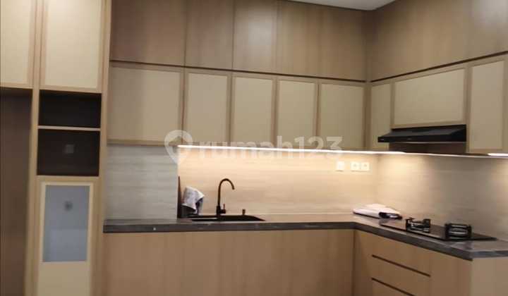 Rumah Satu Setengah Lantai Siap Huni Area Jelambar 2