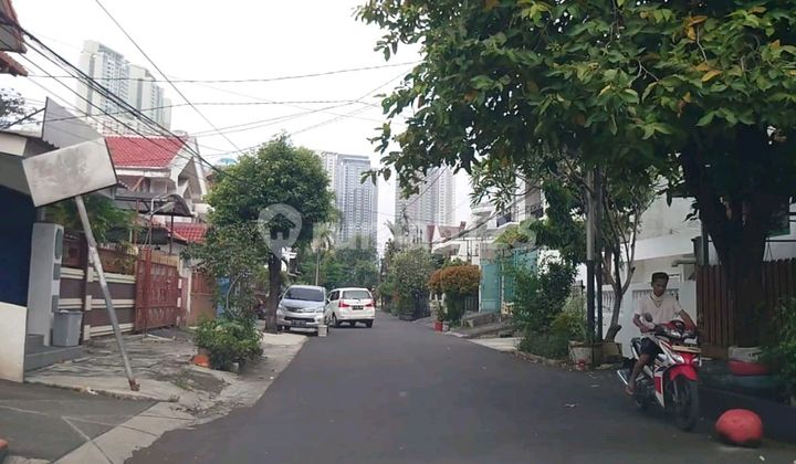 House for Rent in East Tanjung Duren Flood-Free One and a Half Floors