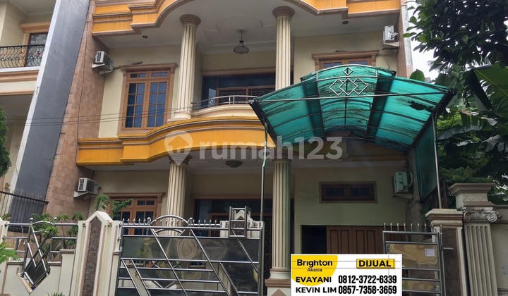 Rumah Cantik Terawat Taman Palem Jakarta Barat