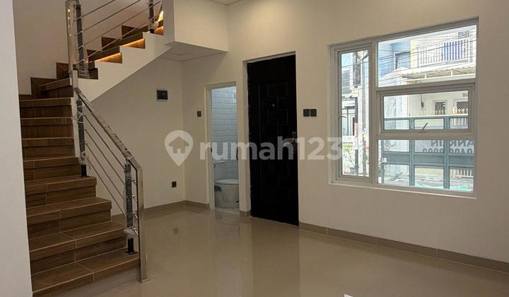 Rumah Tiga Lantai Tanjung Duren Jakarta di Tanjung Duren Selatan 2