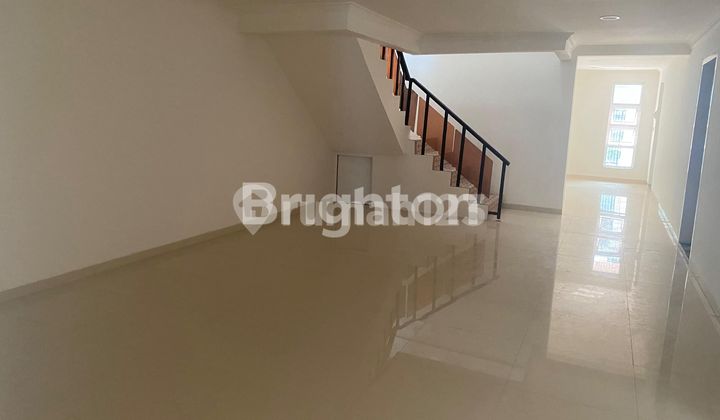 RUMAH MEWAH AREA GREEN GARDEN 2