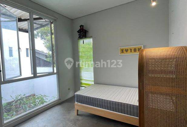 Rumah Gaya Industrial Full Furnished di Sariwangi Bandung 2