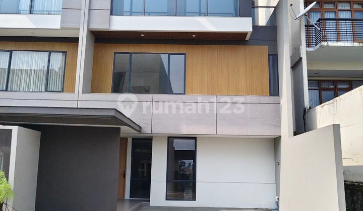 Cluster House in Setraduta Bandung with Extensive Swimming Pool Facilities Cluster House in Setraduta Bandung with Extensive Swimming Pool Facilities