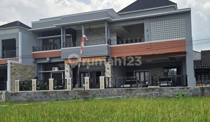 Private Pool Views Persawahan Sejuk Rumah Mewah 1,6 Km timur Stadion Maguwoharjo