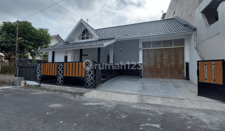 Rumah Dijual Klasik Retro Mewah di Perum Jakal KM 12 Jl Besi Jangkak, Sleman 2