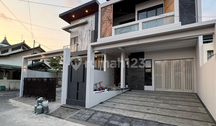 Rumah Mewah Kontemporer Dekat Kampus UGM, UNY, Pasar Colombo, RS Sardjito Total ada 2 Unit Rumah Mewah Kontemporer Dekat Kampus UGM, UNY, Pasar Colombo, RS Sardjito Total ada 2 Unit