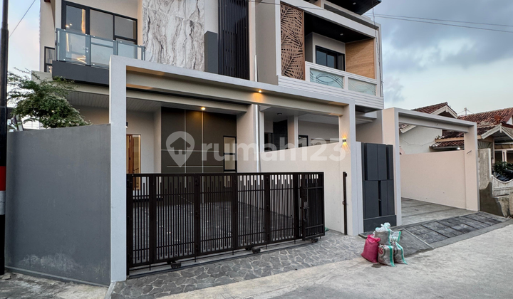 Rumah Mewah Kontemporer Dekat Kampus UGM, UNY, Pasar Colombo, RS Sardjito Total ada 2 Unit 2