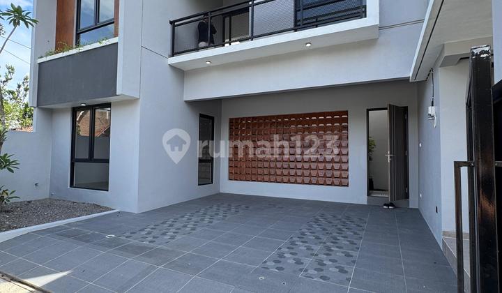 Hunian Kontemporer Modern Cocok untuk Keluarga Tercinta 2