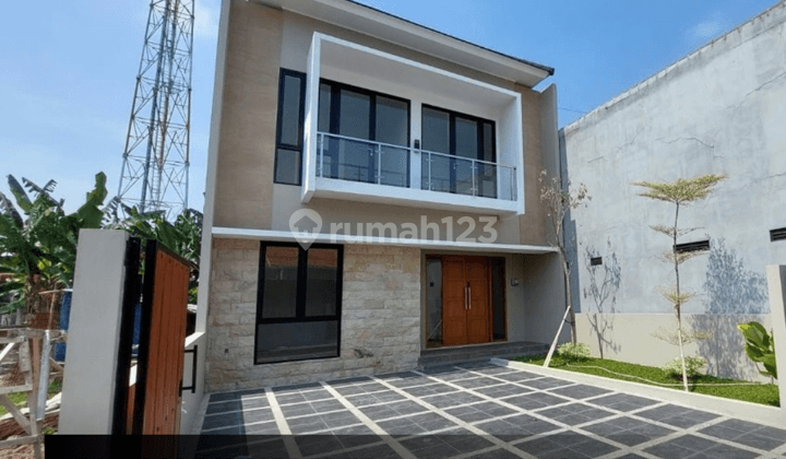 Dijual Rumah Mewah Modern Baru di 100 Meter dari Ringroad Selatan Madukismo, Kasihan 1