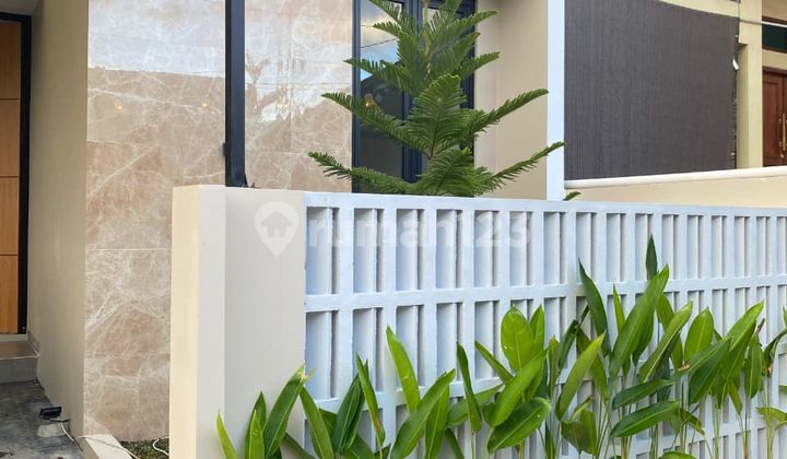 Beautiful Minimalist House, Comfortable Environment, Strategic Location 2