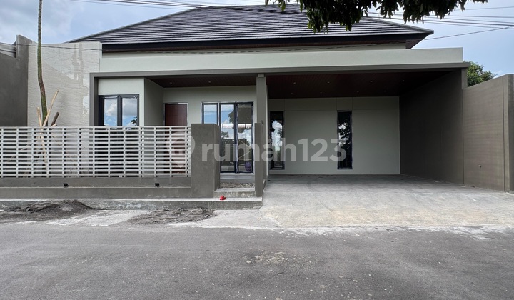 Hunian Cantik dengan Tanah yang Luas Nyaman untuk Ditinggali