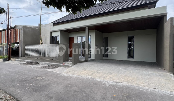 Hunian Cantik dengan Tanah yang Luas Nyaman untuk Ditinggali 2