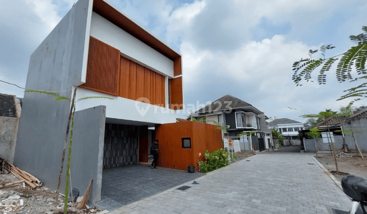 Rumah Modern 2 Lantai di Perumnas Condong Catur, Depok, Sleman
depan Pakuwon Mall, Condong Catur 2