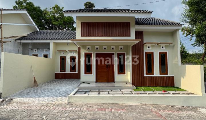 Rumah Cantik Dalam Cluster One Gate System Lokasi Strategis
