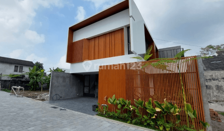 Rumah Modern 2 Lantai di Perumnas Condong Catur, Depok, Sleman
depan Pakuwon Mall, Condong Catur 2