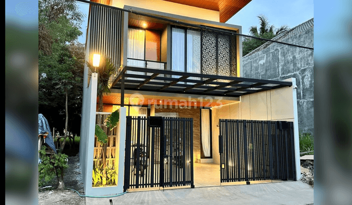 Dijual Rumah Mewah 2 Lantai Full Furnished di kalasan dekat Adisucipto timu Candi Sambisari, Kalasan 2