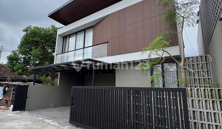 Very Desirable Modern Beautiful Residence, Close to Maguwoharjo Stadium 2