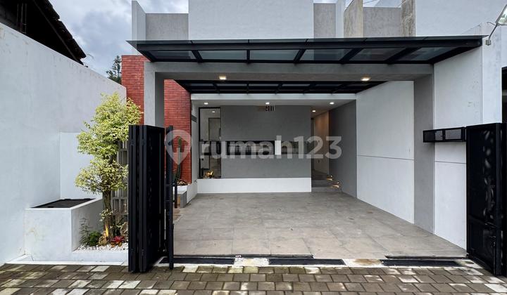 Minimalist House Cafe Style at Jakal KM 13