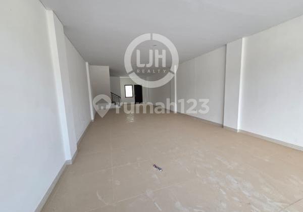 For Rent New Shop House in Garden Avenue Complex Bengkong 2