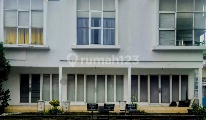 For Sale: 3-Unit Linked Shophouse, Well-Maintained Former Office in Citra Gran Cibubur.